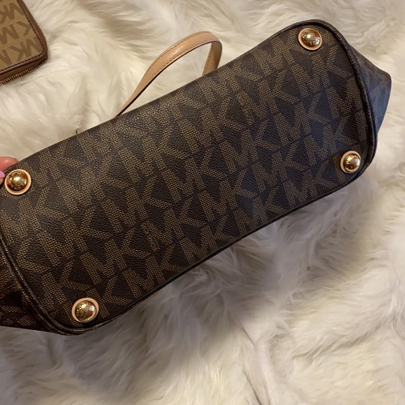 Brown Michael Kors purse - Picture 3 of 3